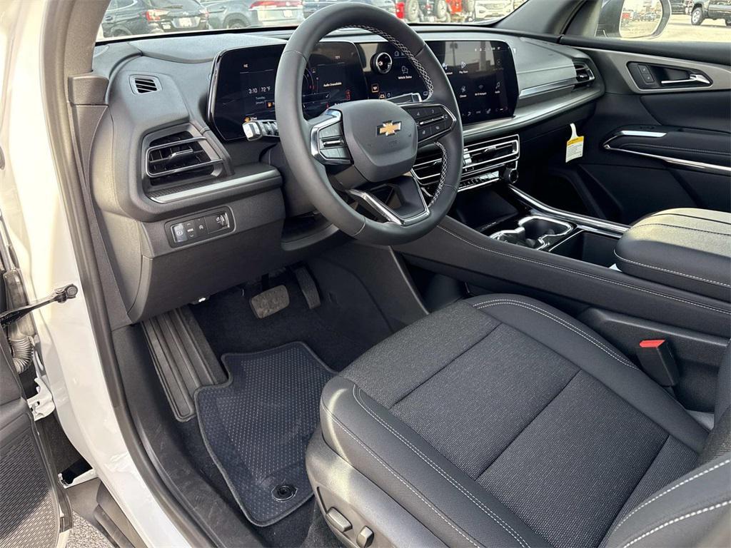 new 2026 Chevrolet Traverse car, priced at $43,301