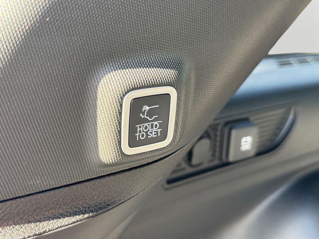 new 2025 Jeep Grand Cherokee car, priced at $44,900