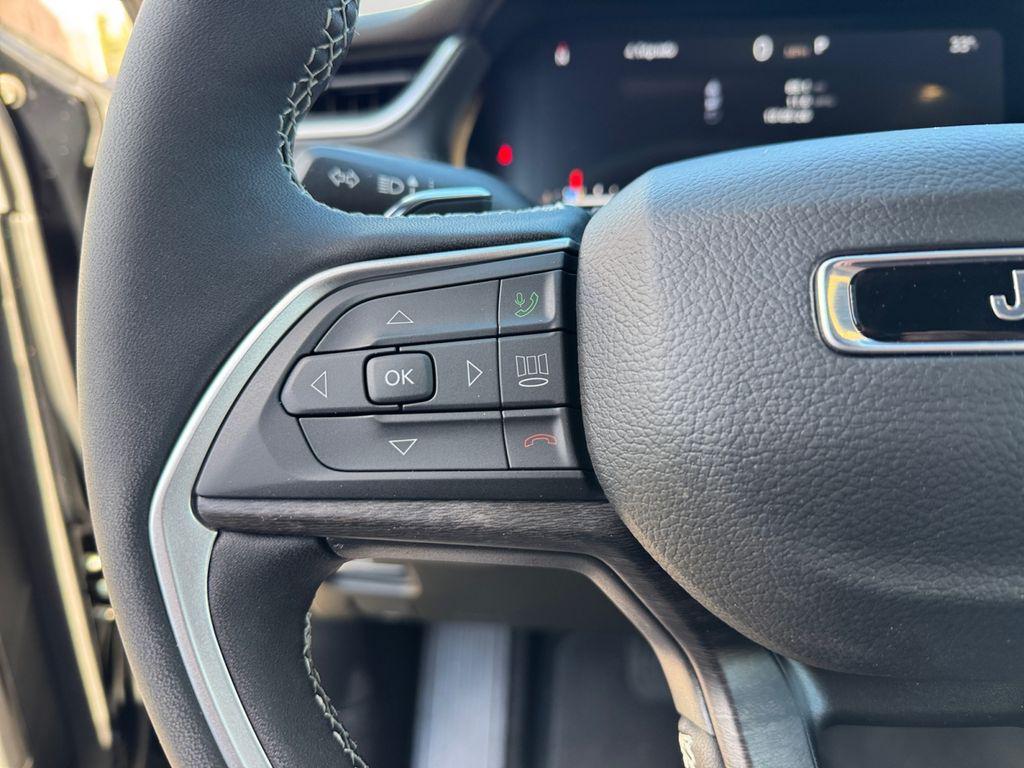 new 2025 Jeep Grand Cherokee car, priced at $44,900