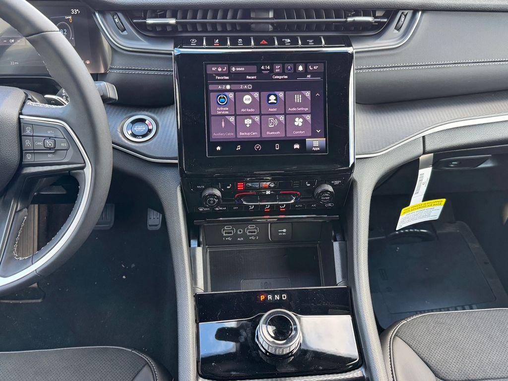 new 2025 Jeep Grand Cherokee car, priced at $42,000