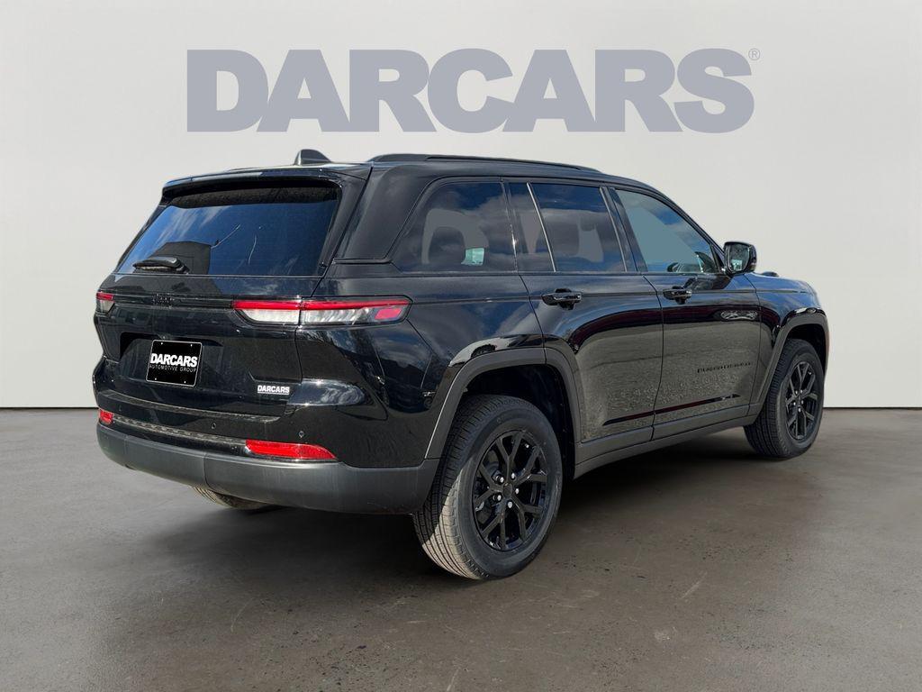 new 2025 Jeep Grand Cherokee car, priced at $42,000