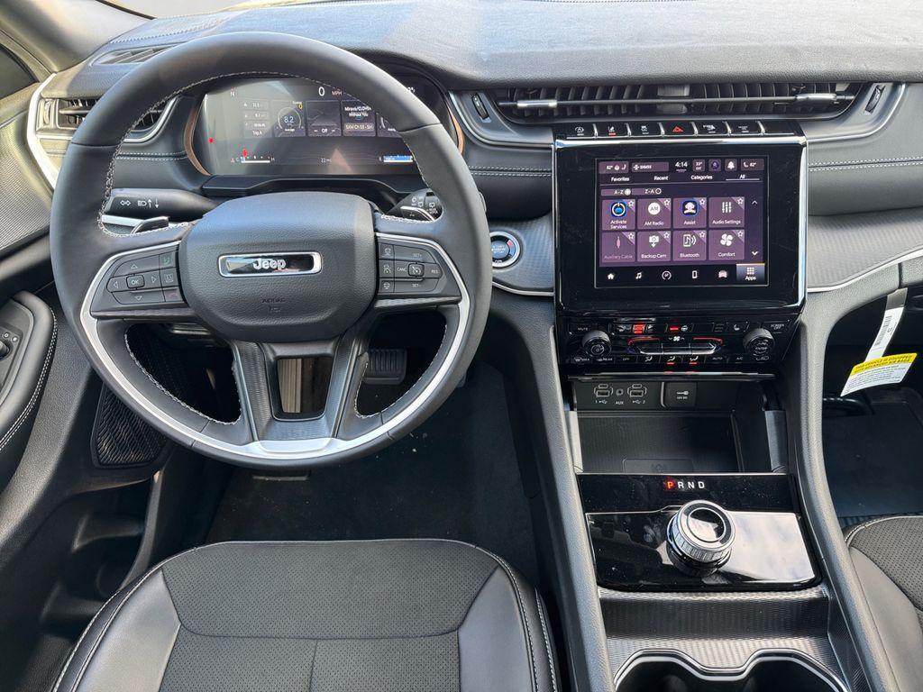 new 2025 Jeep Grand Cherokee car, priced at $42,000