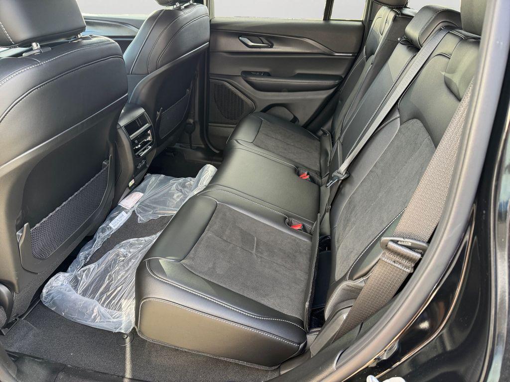 new 2025 Jeep Grand Cherokee car, priced at $42,000