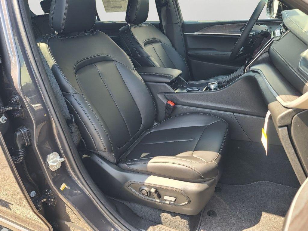 new 2025 Jeep Grand Cherokee L car, priced at $47,055