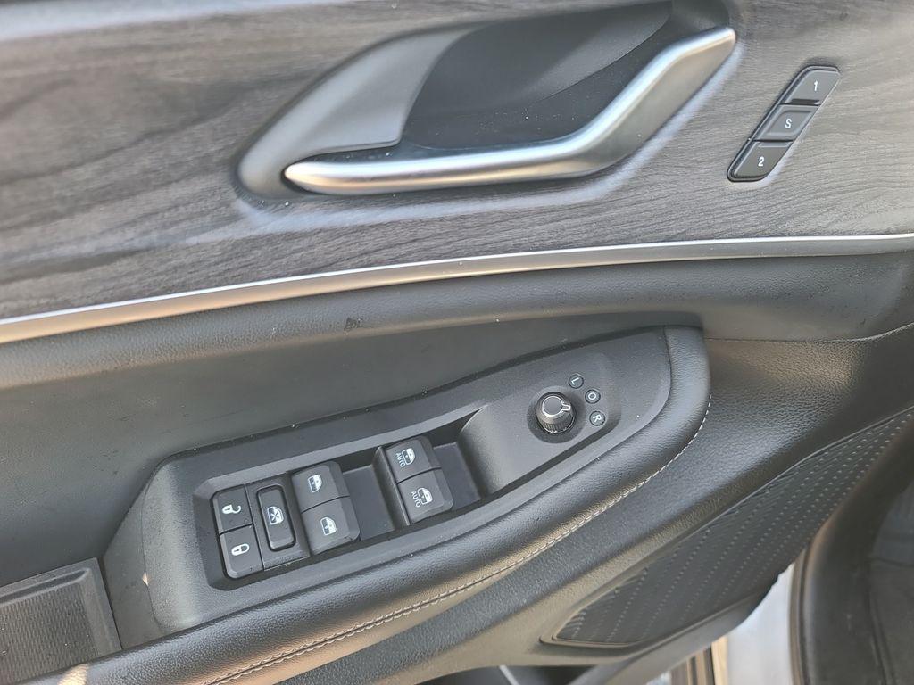 used 2024 Jeep Grand Cherokee car, priced at $33,480