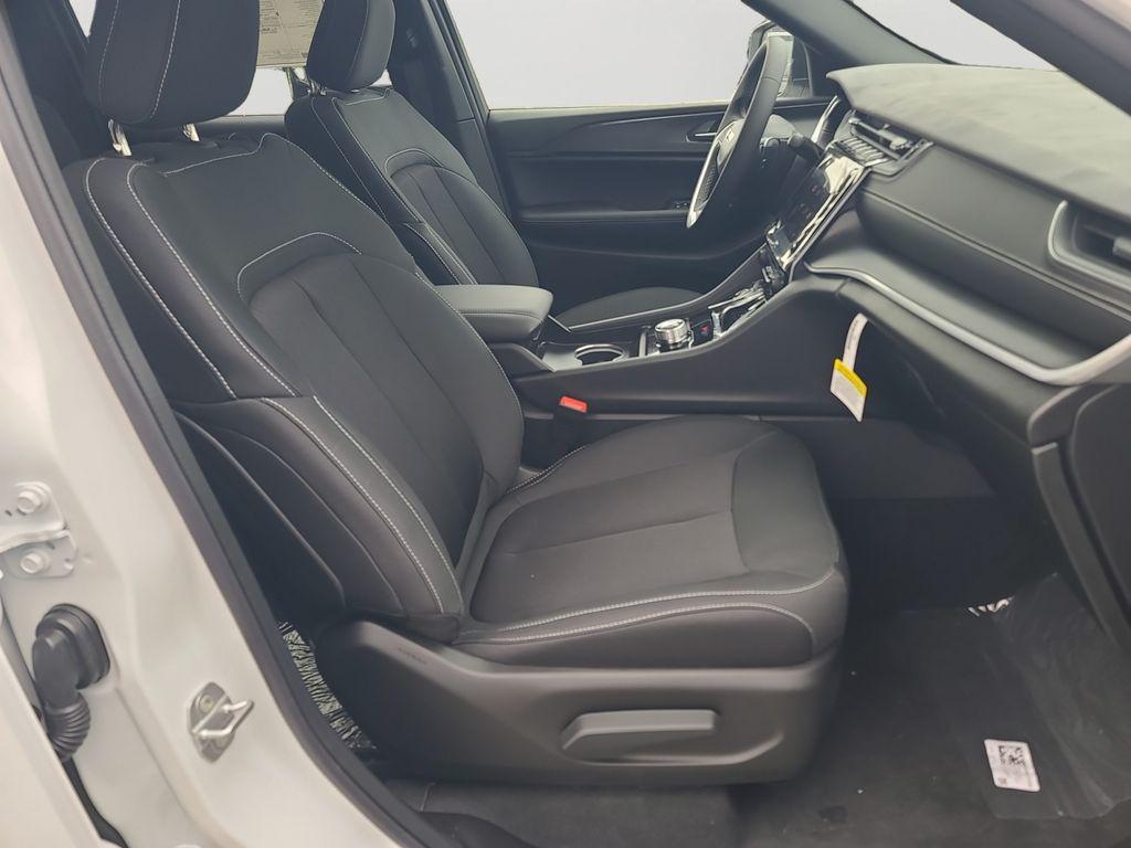 new 2025 Jeep Grand Cherokee car, priced at $34,700