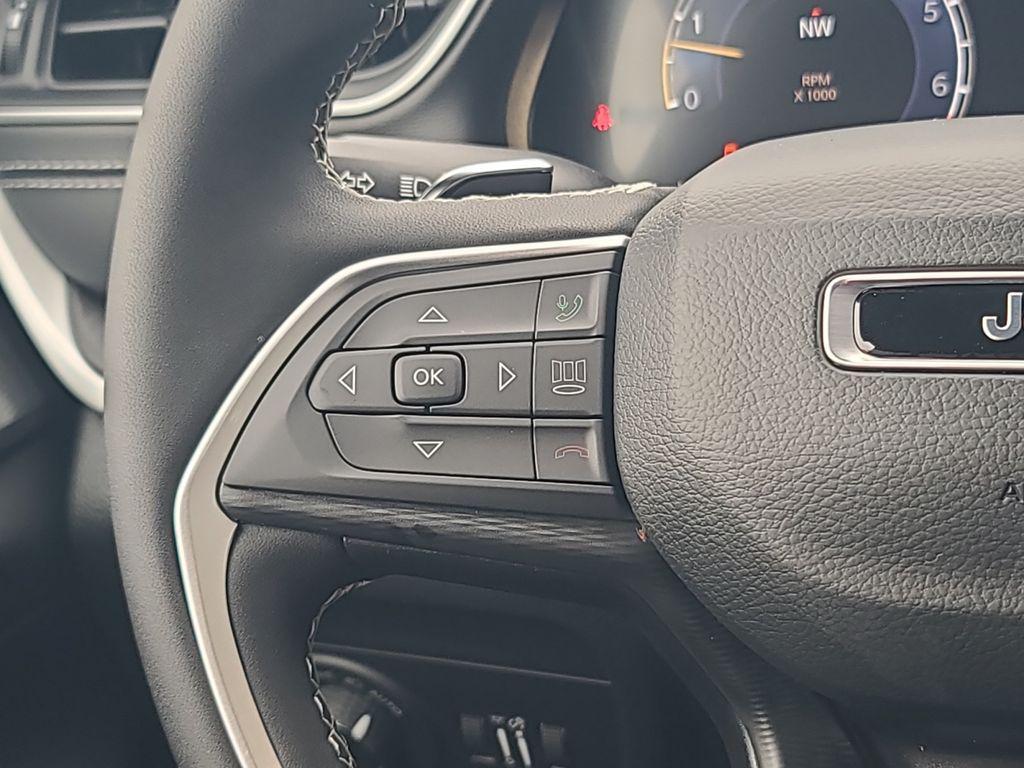 new 2025 Jeep Grand Cherokee car, priced at $34,700