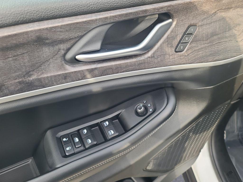 used 2023 Jeep Grand Cherokee car, priced at $31,994