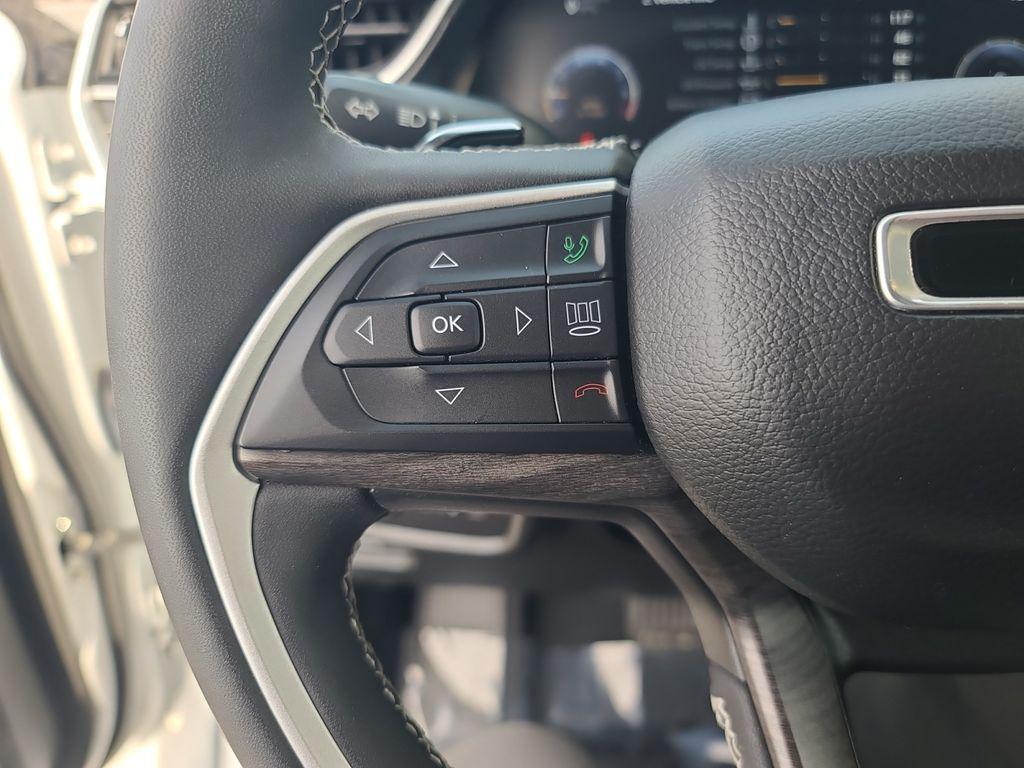 used 2023 Jeep Grand Cherokee car, priced at $31,994