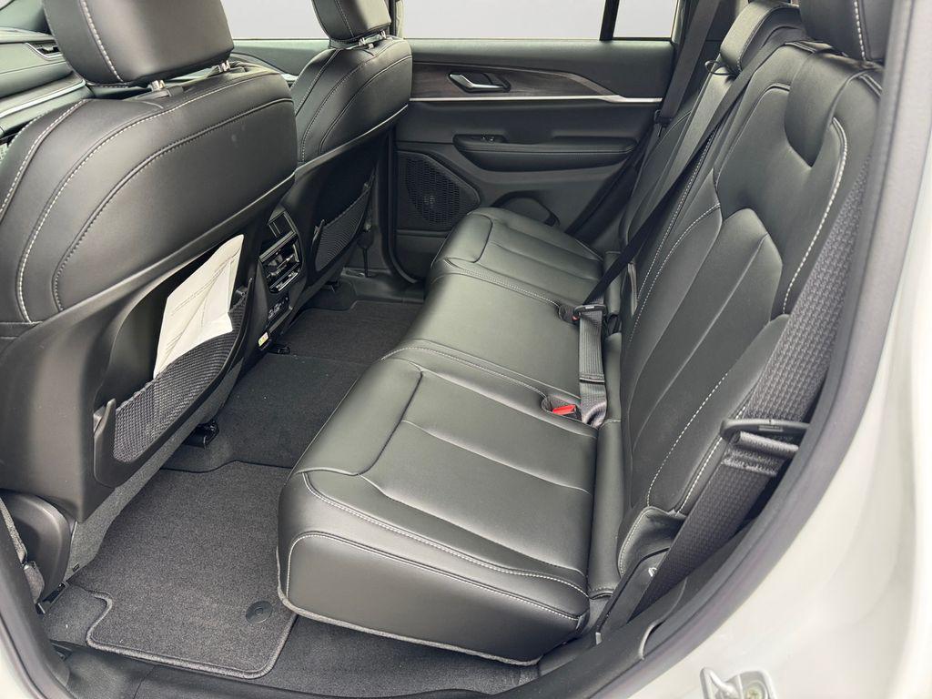 new 2025 Jeep Grand Cherokee car, priced at $42,500