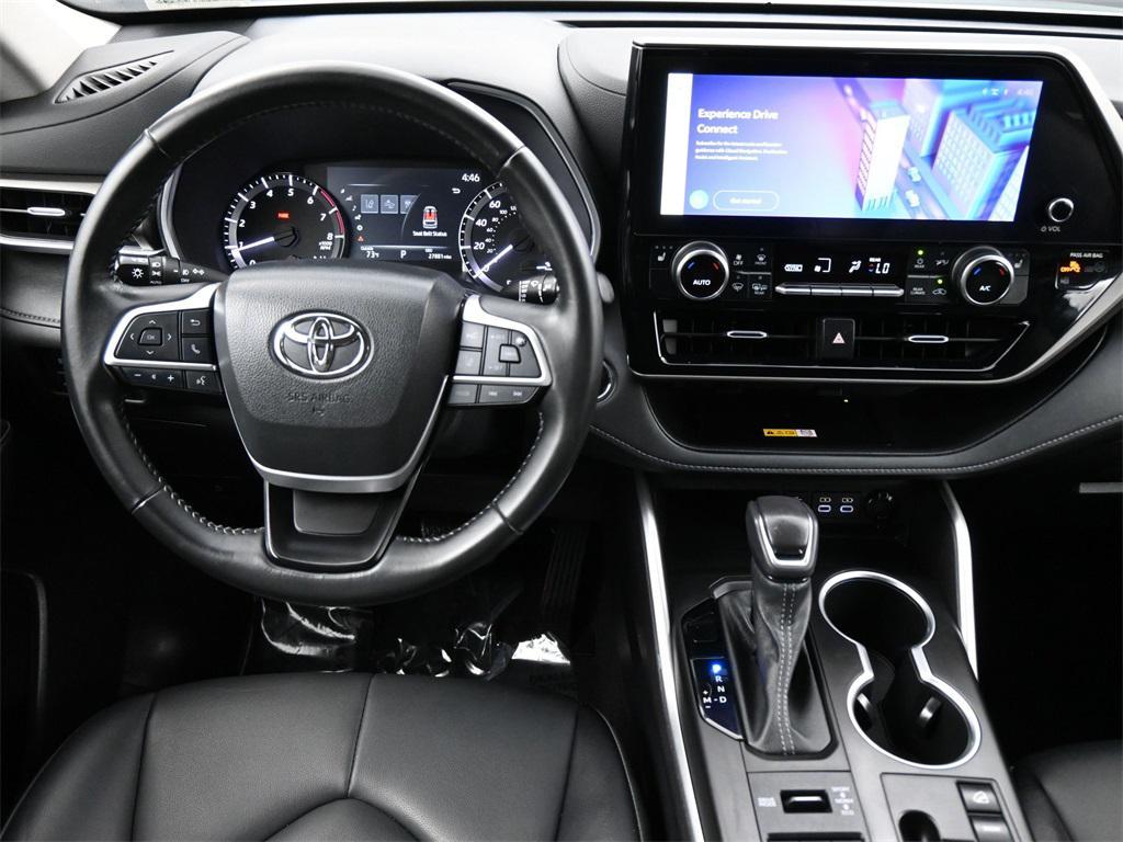 used 2023 Toyota Highlander car, priced at $38,500