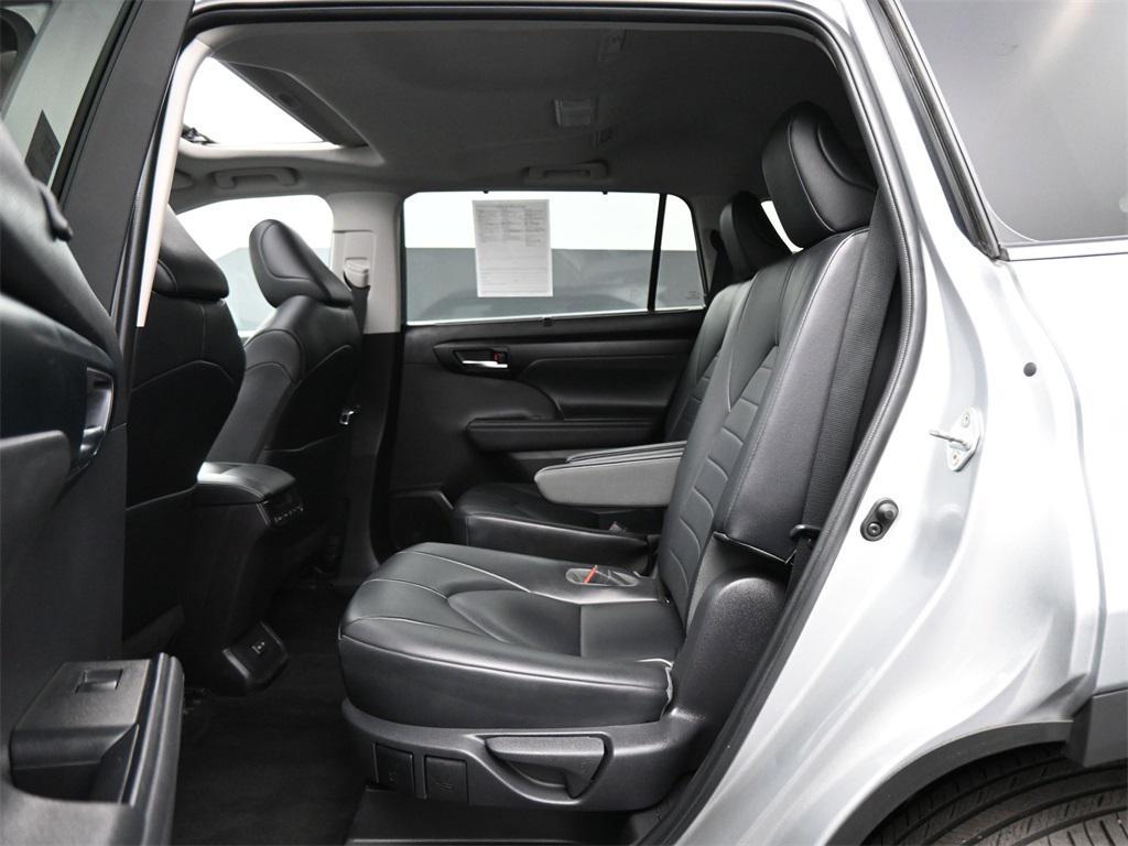used 2023 Toyota Highlander car, priced at $38,500