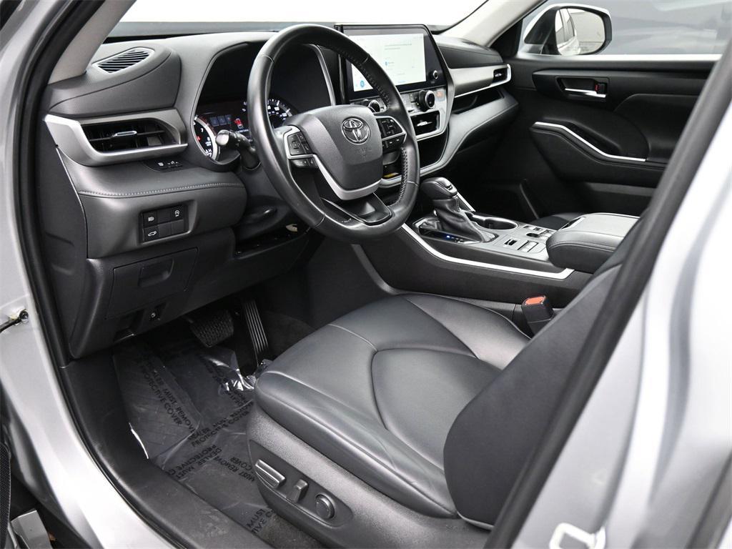 used 2023 Toyota Highlander car, priced at $38,500