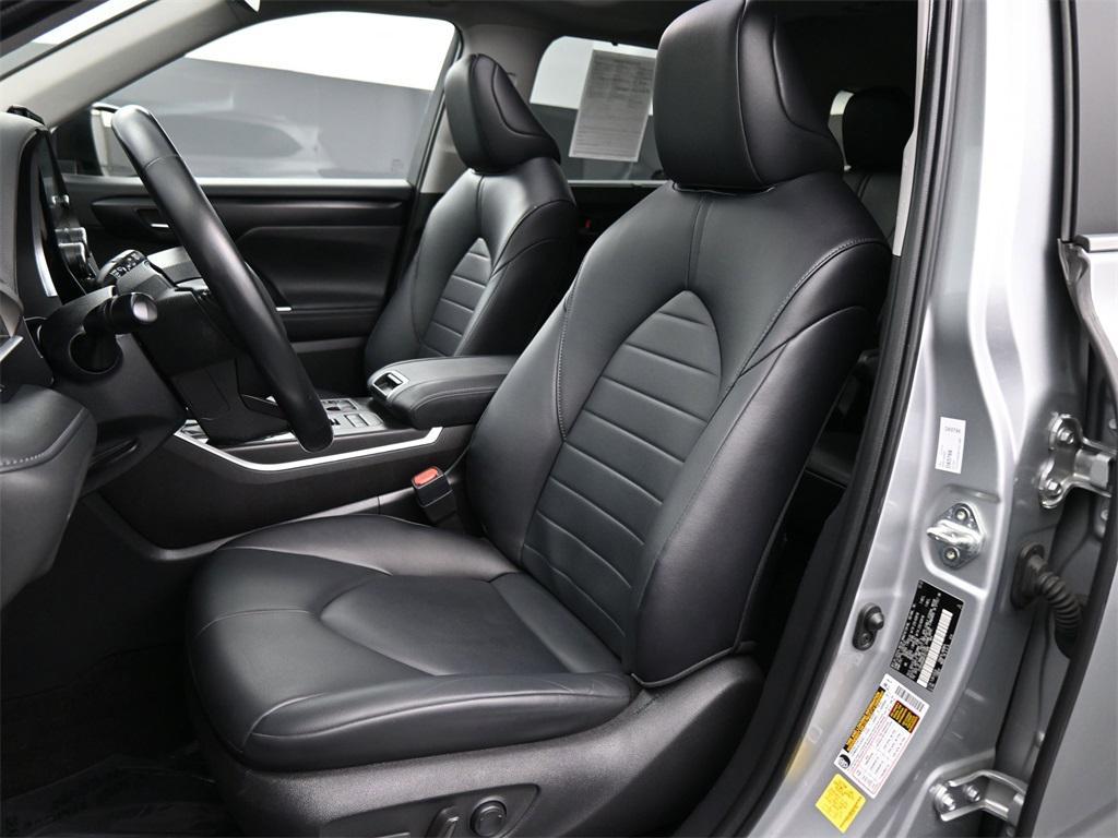 used 2023 Toyota Highlander car, priced at $38,500