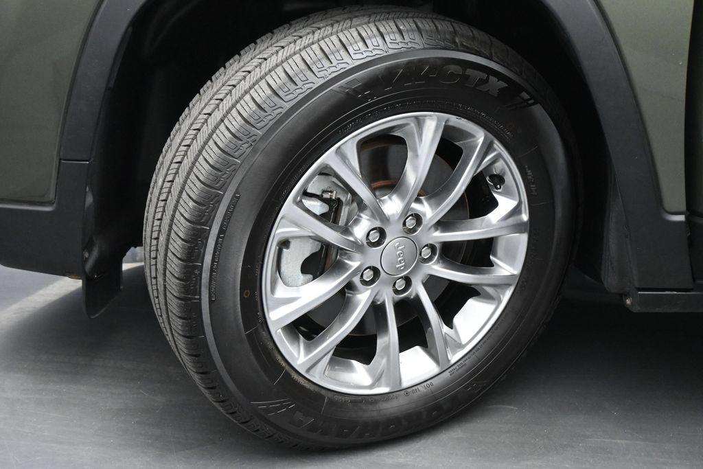 used 2021 Jeep Cherokee car, priced at $20,299