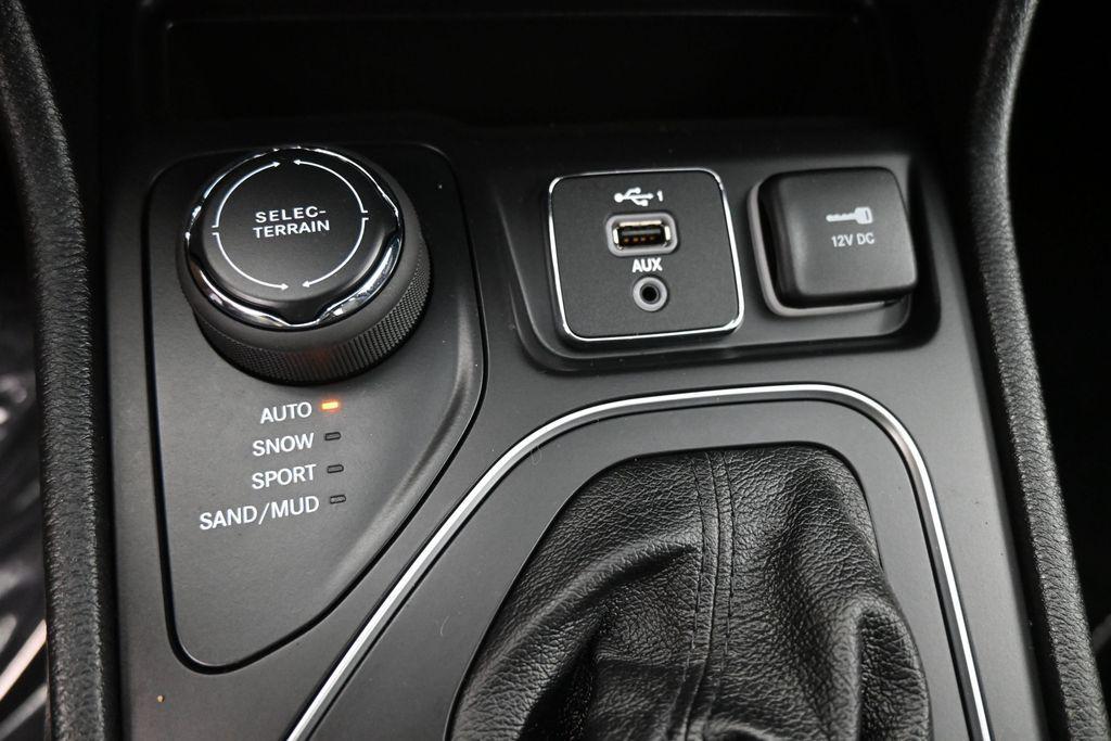 used 2021 Jeep Cherokee car, priced at $20,299