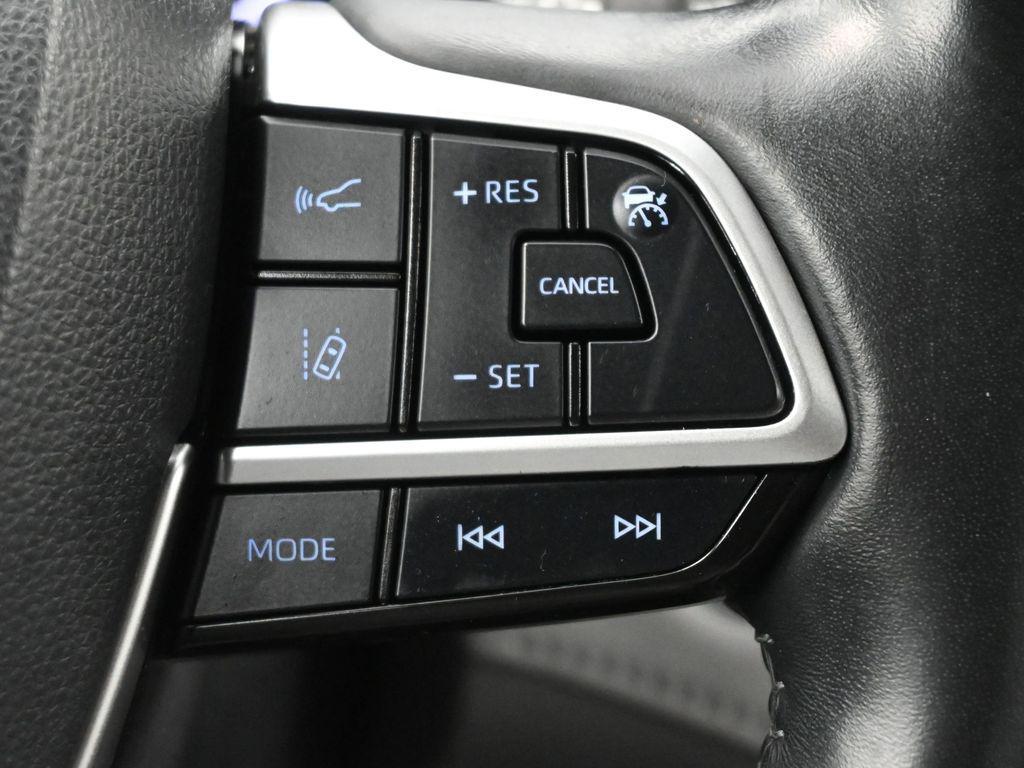 used 2022 Toyota Highlander car, priced at $30,750