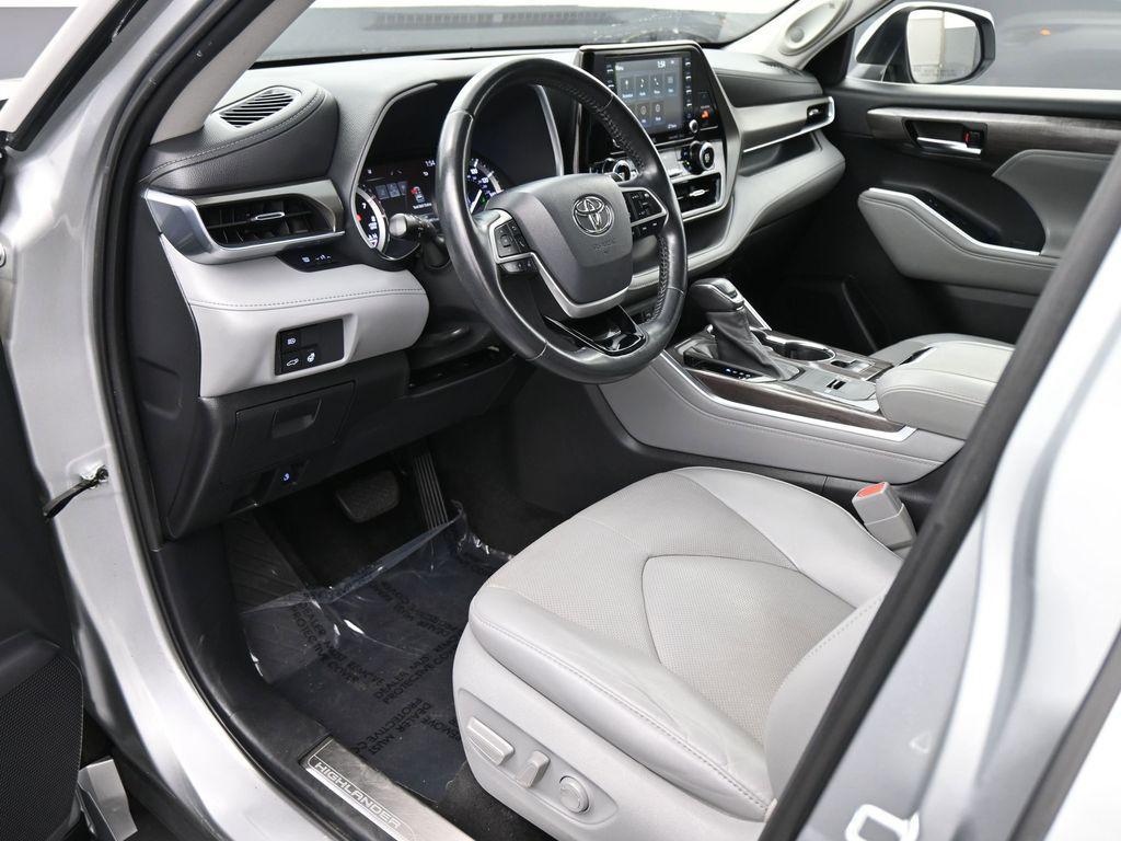 used 2022 Toyota Highlander car, priced at $30,750