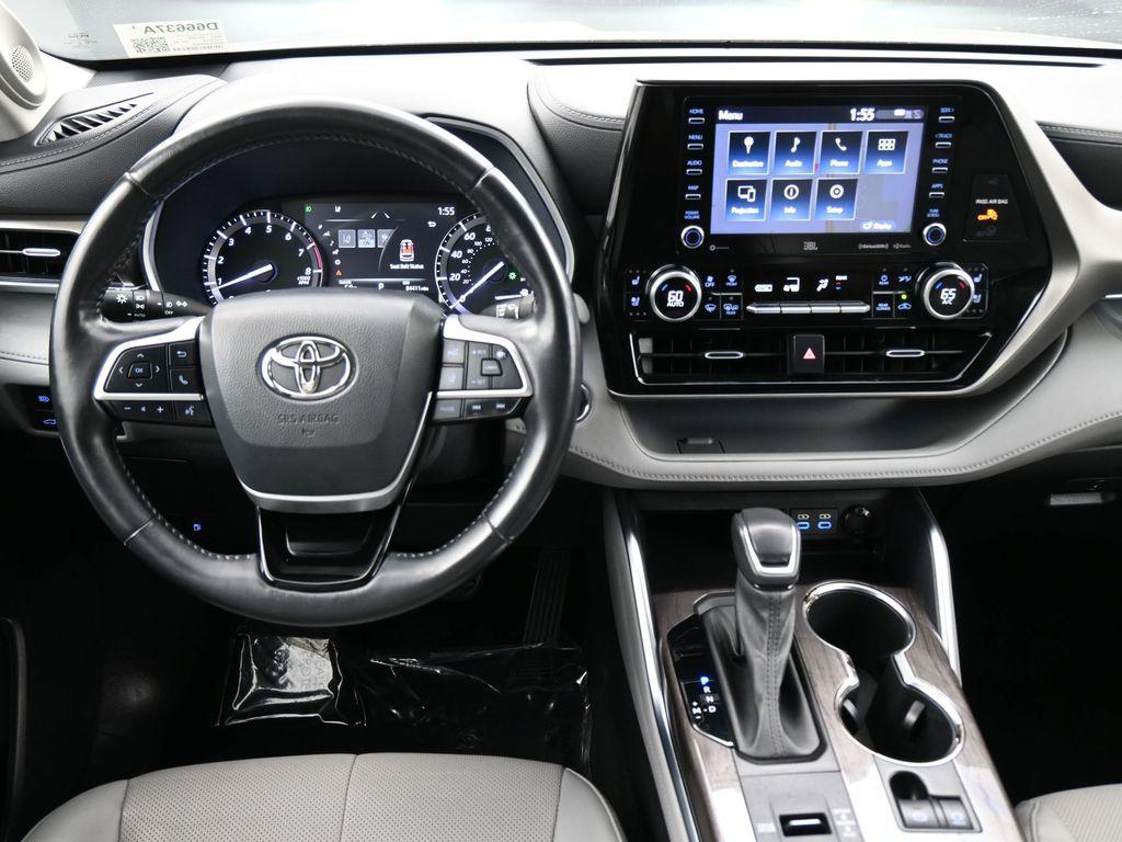 used 2022 Toyota Highlander car, priced at $30,750