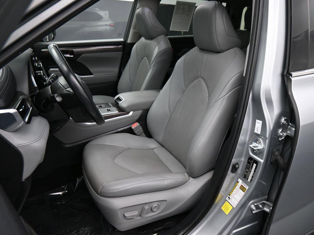 used 2022 Toyota Highlander car, priced at $30,750
