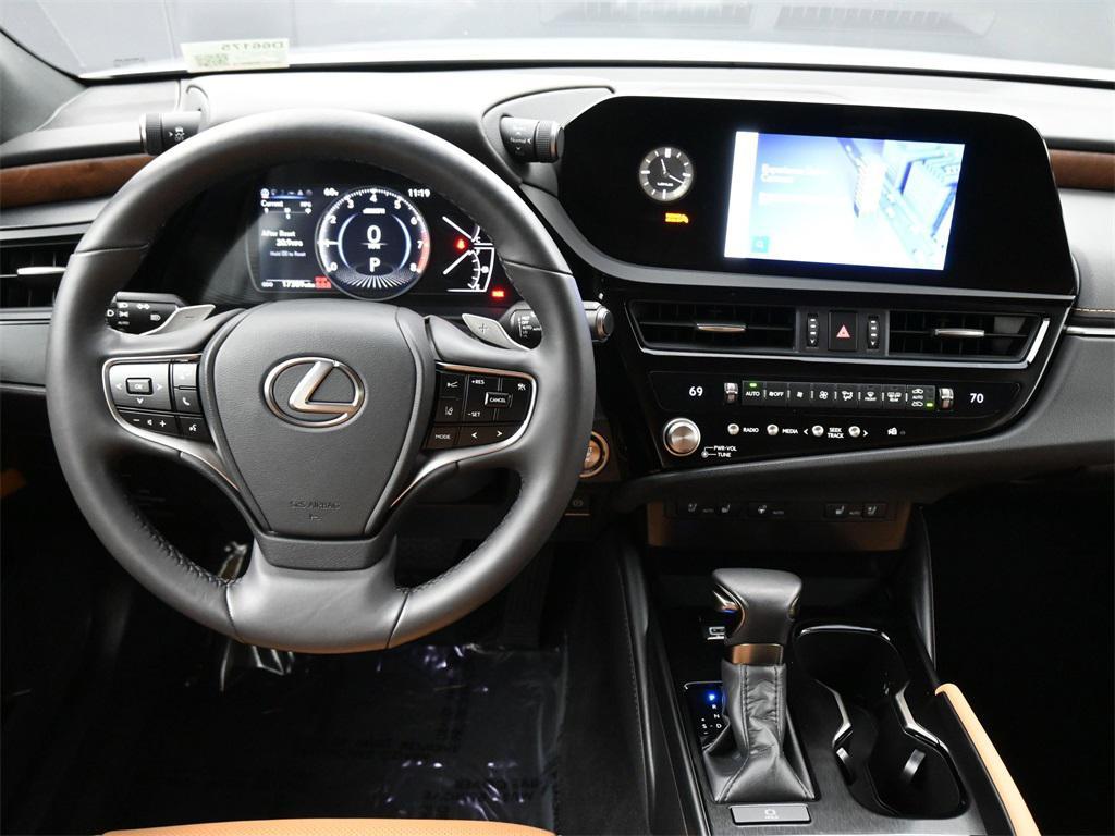 used 2024 Lexus ES 350 car, priced at $39,250