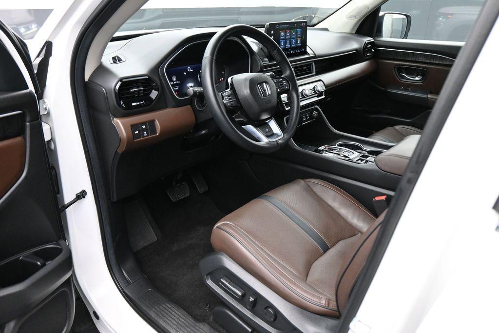 used 2024 Honda Pilot car, priced at $42,750