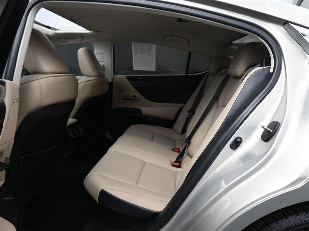 used 2021 Lexus ES 300h car, priced at $31,500