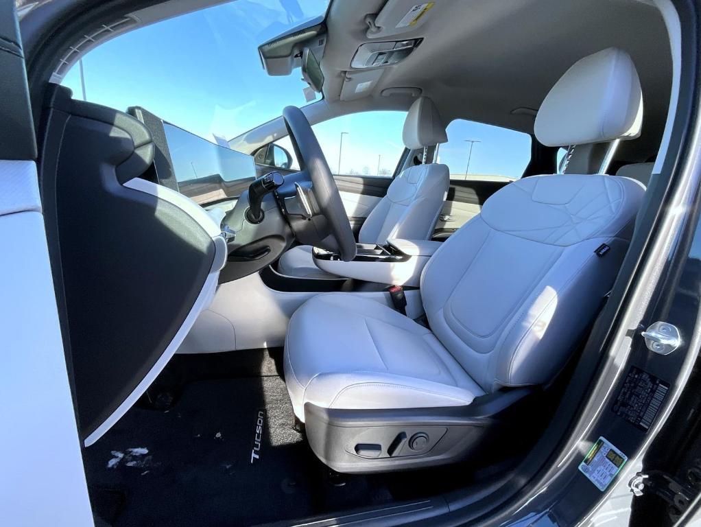 new 2026 Hyundai TUCSON Hybrid car, priced at $32,404