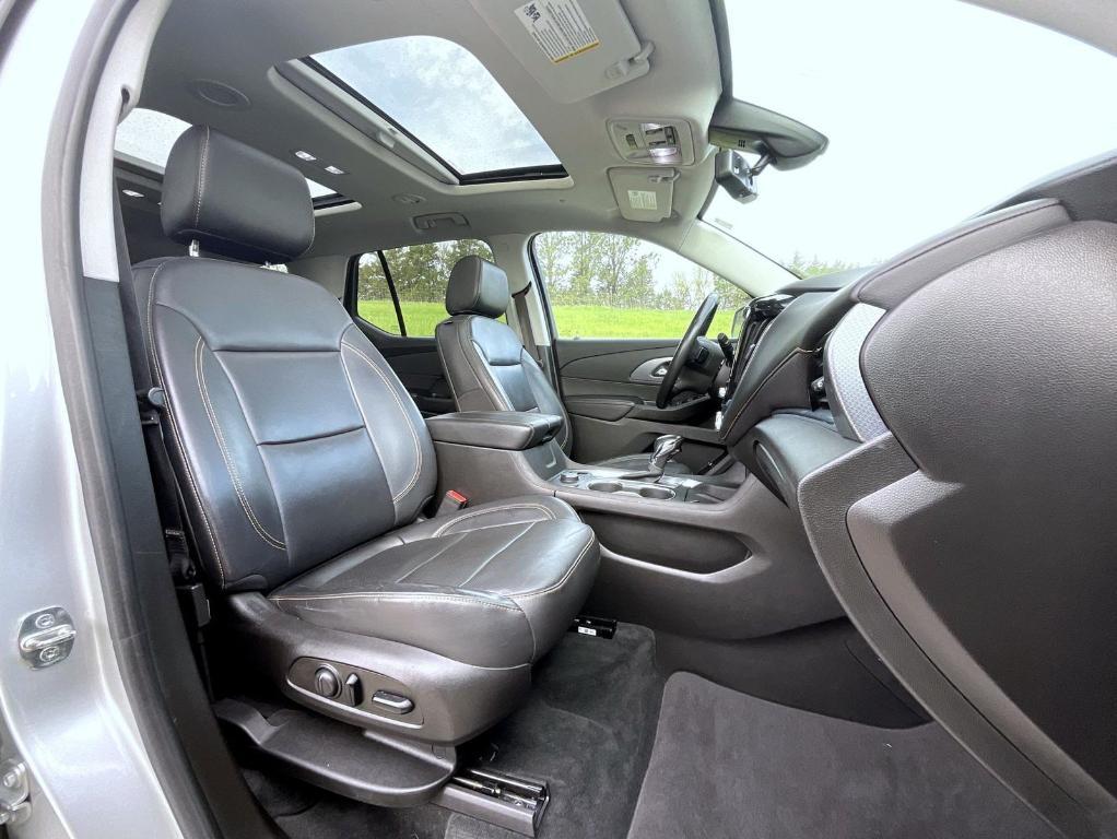 used 2021 Chevrolet Traverse car, priced at $26,999