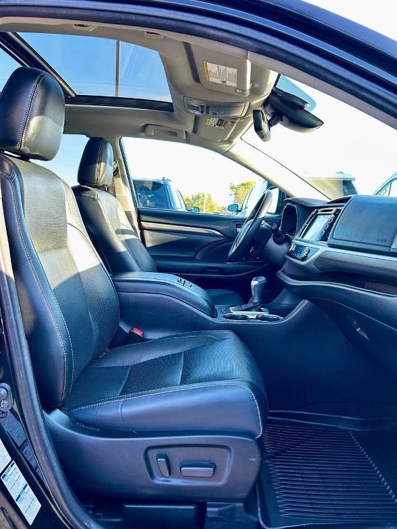 used 2018 Toyota Highlander car, priced at $28,500