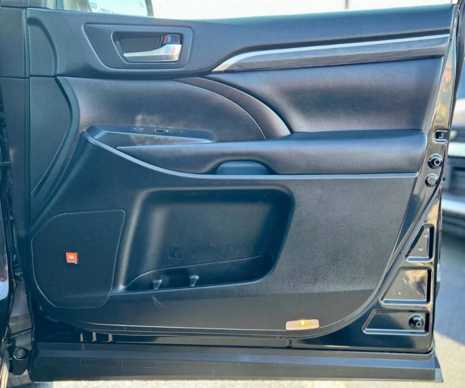 used 2018 Toyota Highlander car, priced at $28,500