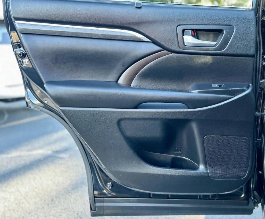 used 2018 Toyota Highlander car, priced at $28,500