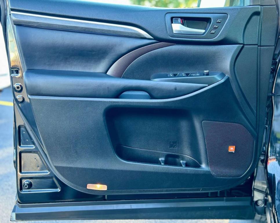 used 2018 Toyota Highlander car, priced at $28,500