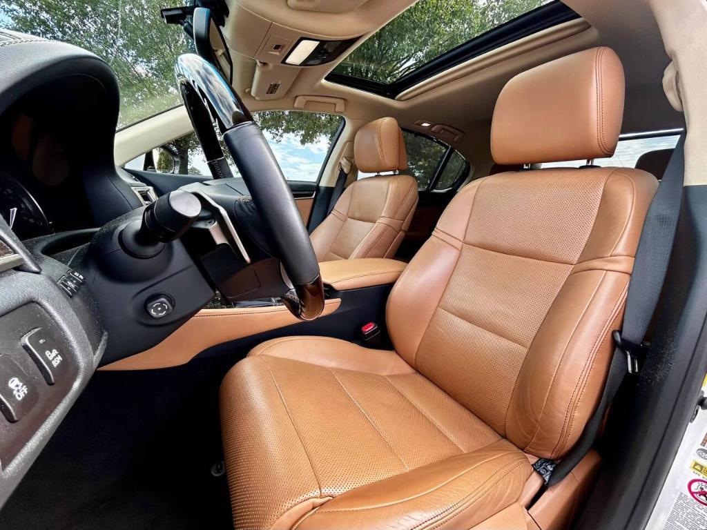 Lexus GS view 12