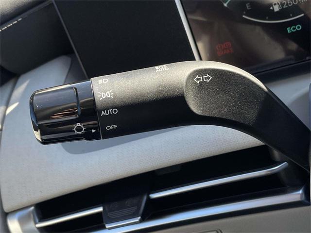 new 2026 Hyundai TUCSON Hybrid car, priced at $37,320