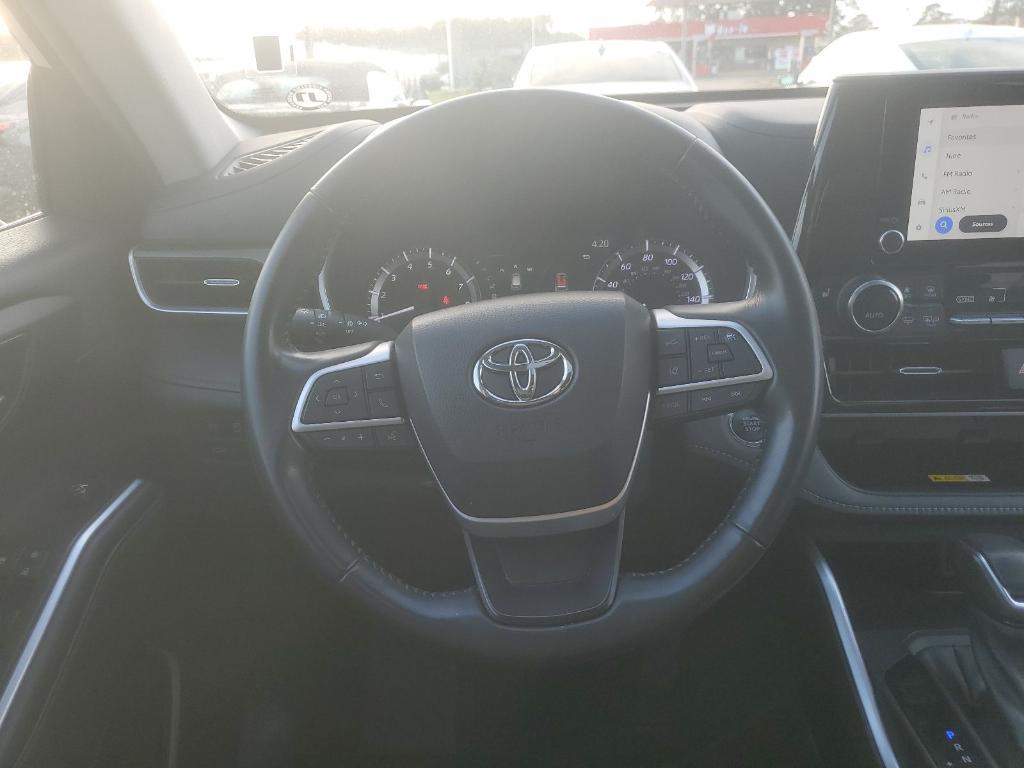 used 2023 Toyota Highlander car, priced at $31,873