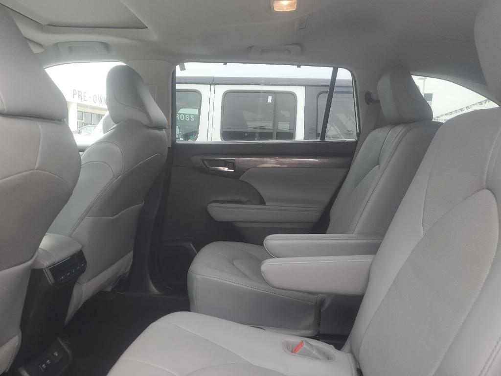 used 2021 Toyota Highlander car, priced at $30,976