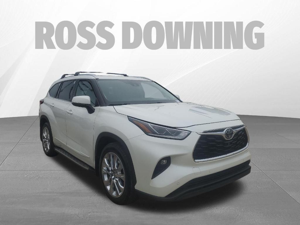 used 2021 Toyota Highlander car, priced at $30,976