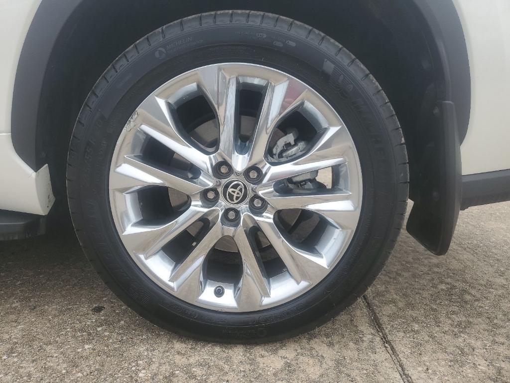 used 2021 Toyota Highlander car, priced at $30,976