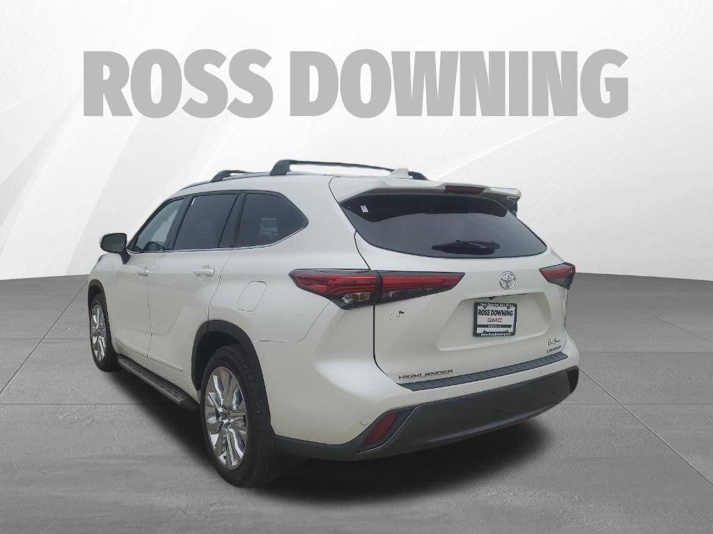 used 2021 Toyota Highlander car, priced at $30,976