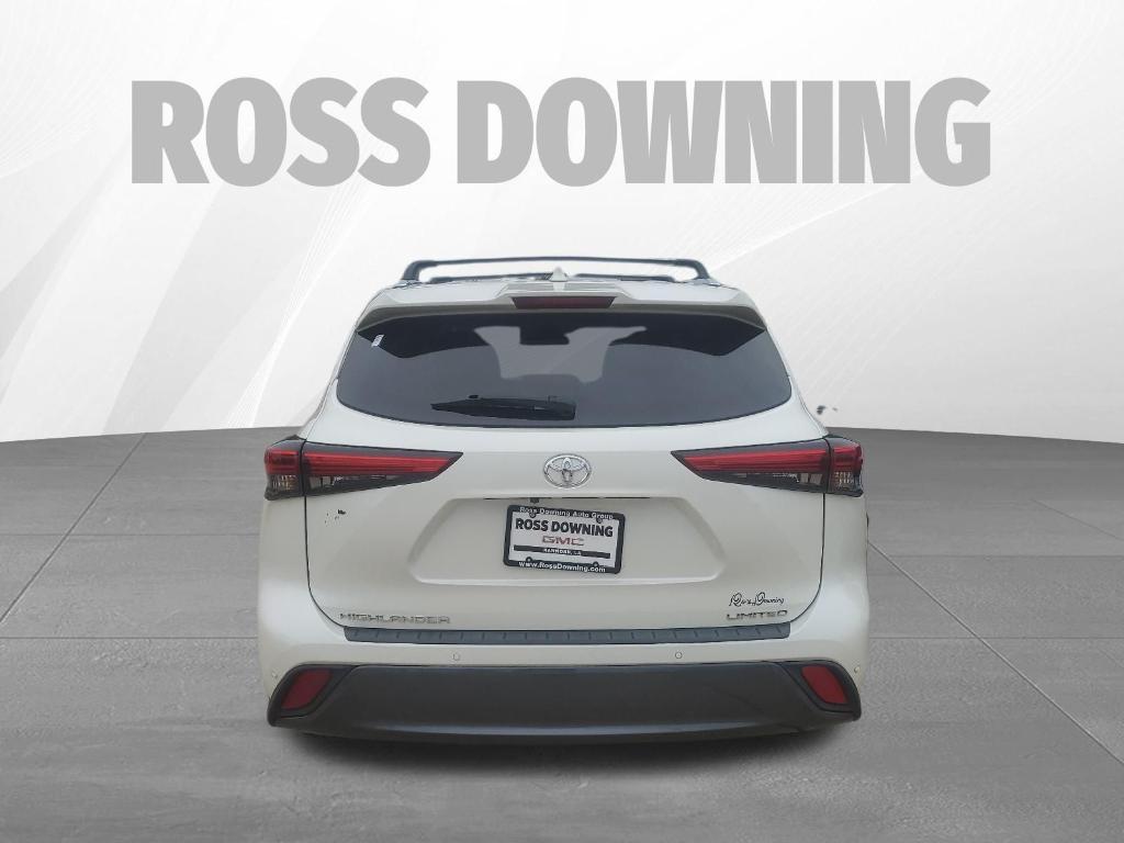 used 2021 Toyota Highlander car, priced at $30,976