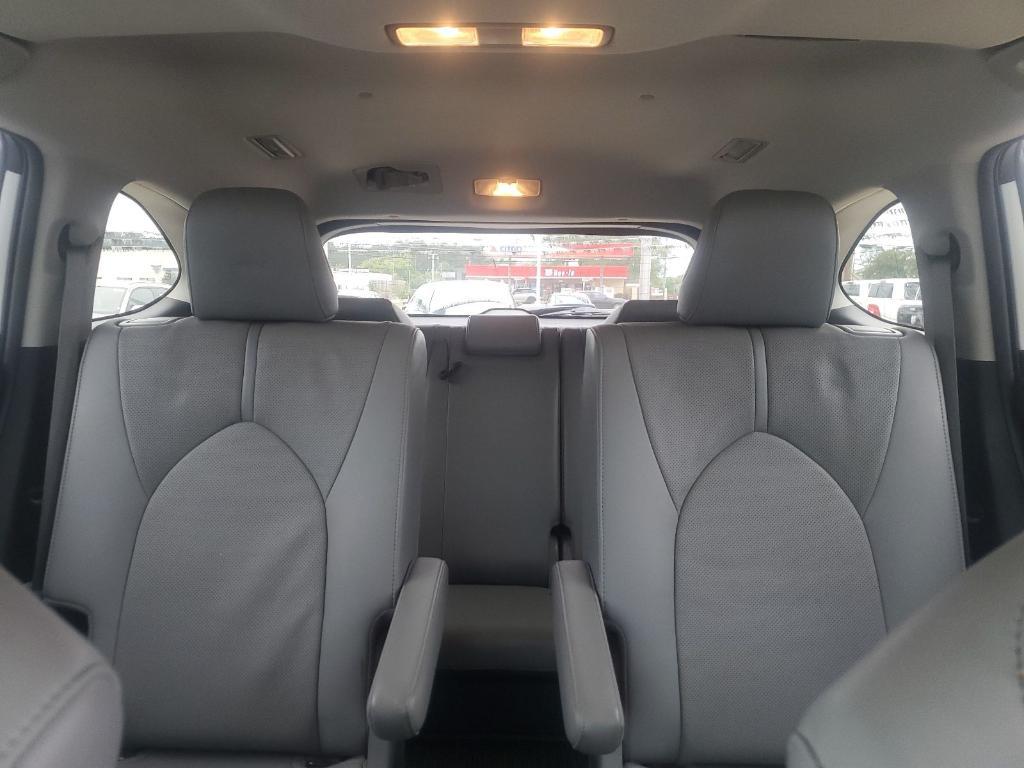 used 2021 Toyota Highlander car, priced at $30,976