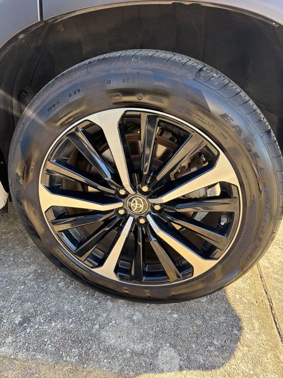 used 2021 Toyota Highlander car, priced at $30,563