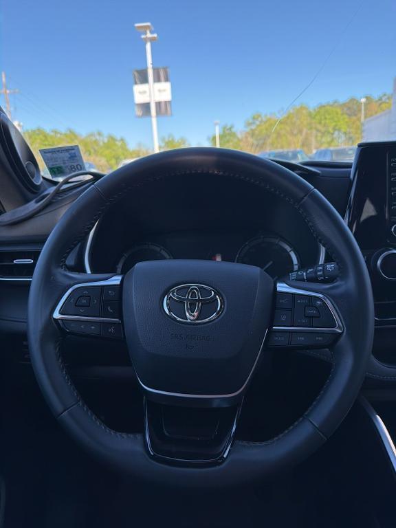 used 2021 Toyota Highlander car, priced at $30,563