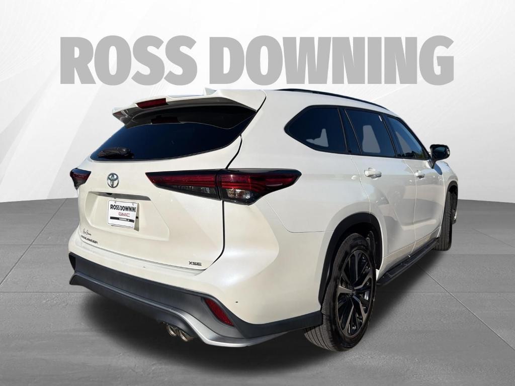 used 2021 Toyota Highlander car, priced at $30,563