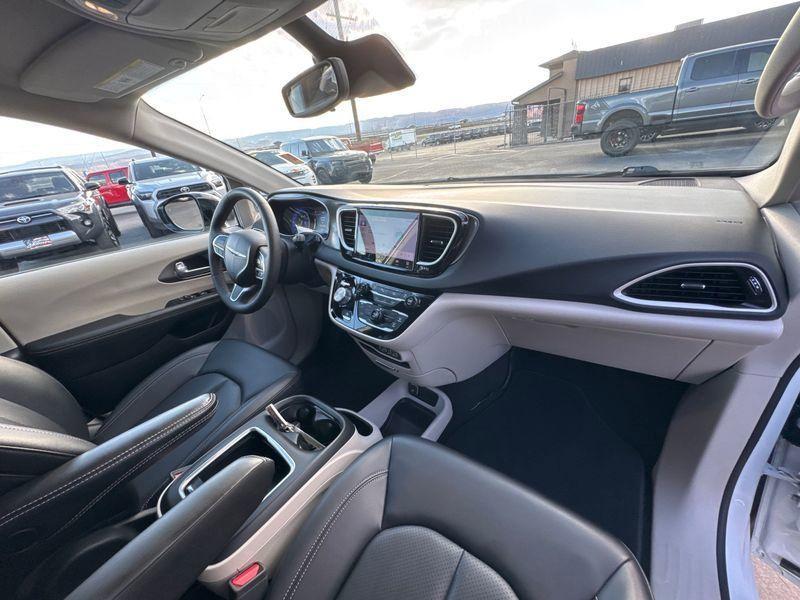 used 2024 Chrysler Pacifica car, priced at $26,995