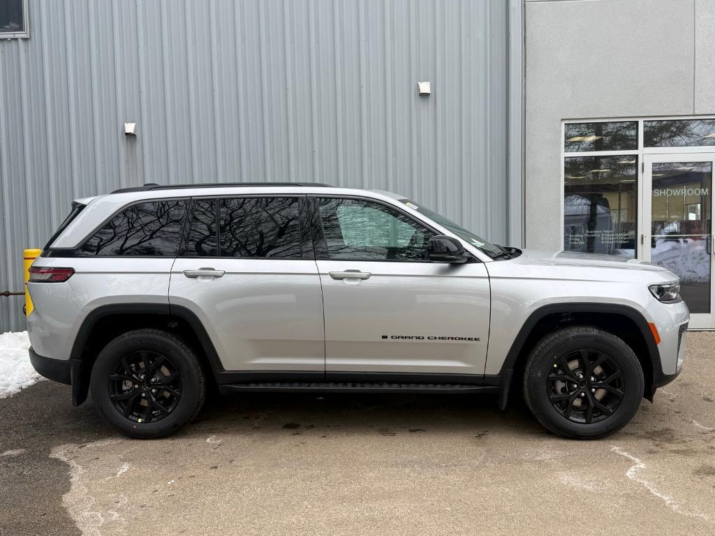 new 2026 Jeep Grand Cherokee car, priced at $49,611