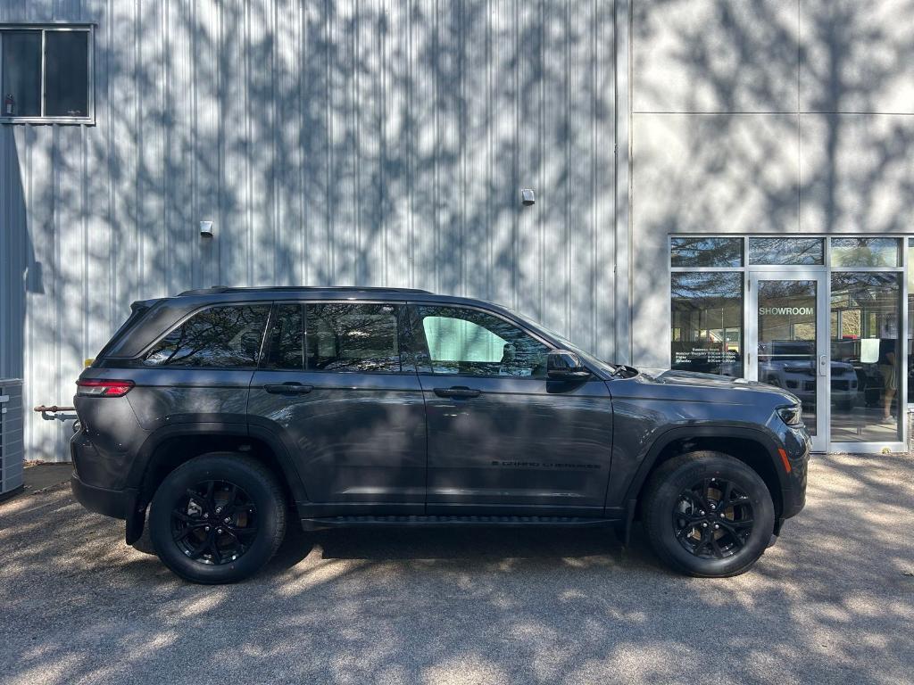 new 2026 Jeep Grand Cherokee car, priced at $49,611