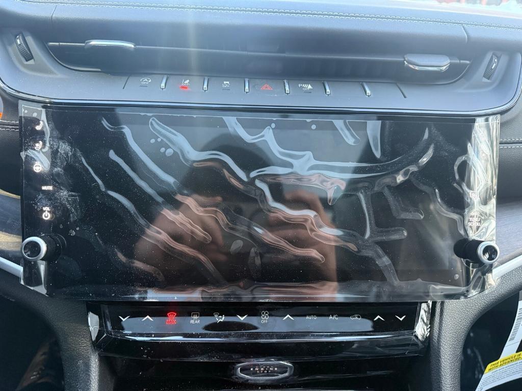 new 2026 Jeep Grand Cherokee car, priced at $59,065