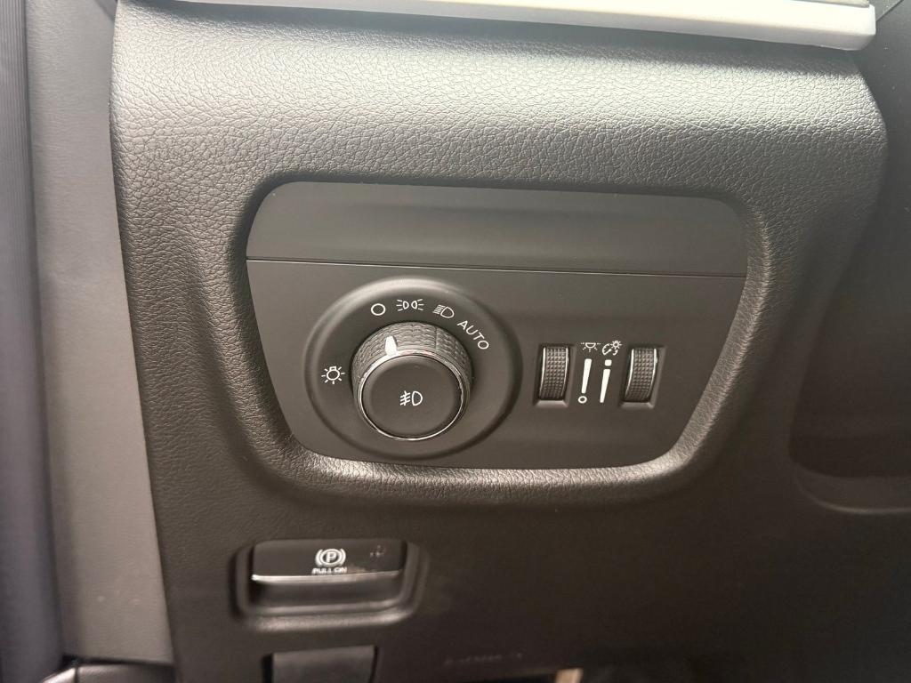 new 2026 Jeep Grand Cherokee car, priced at $59,485